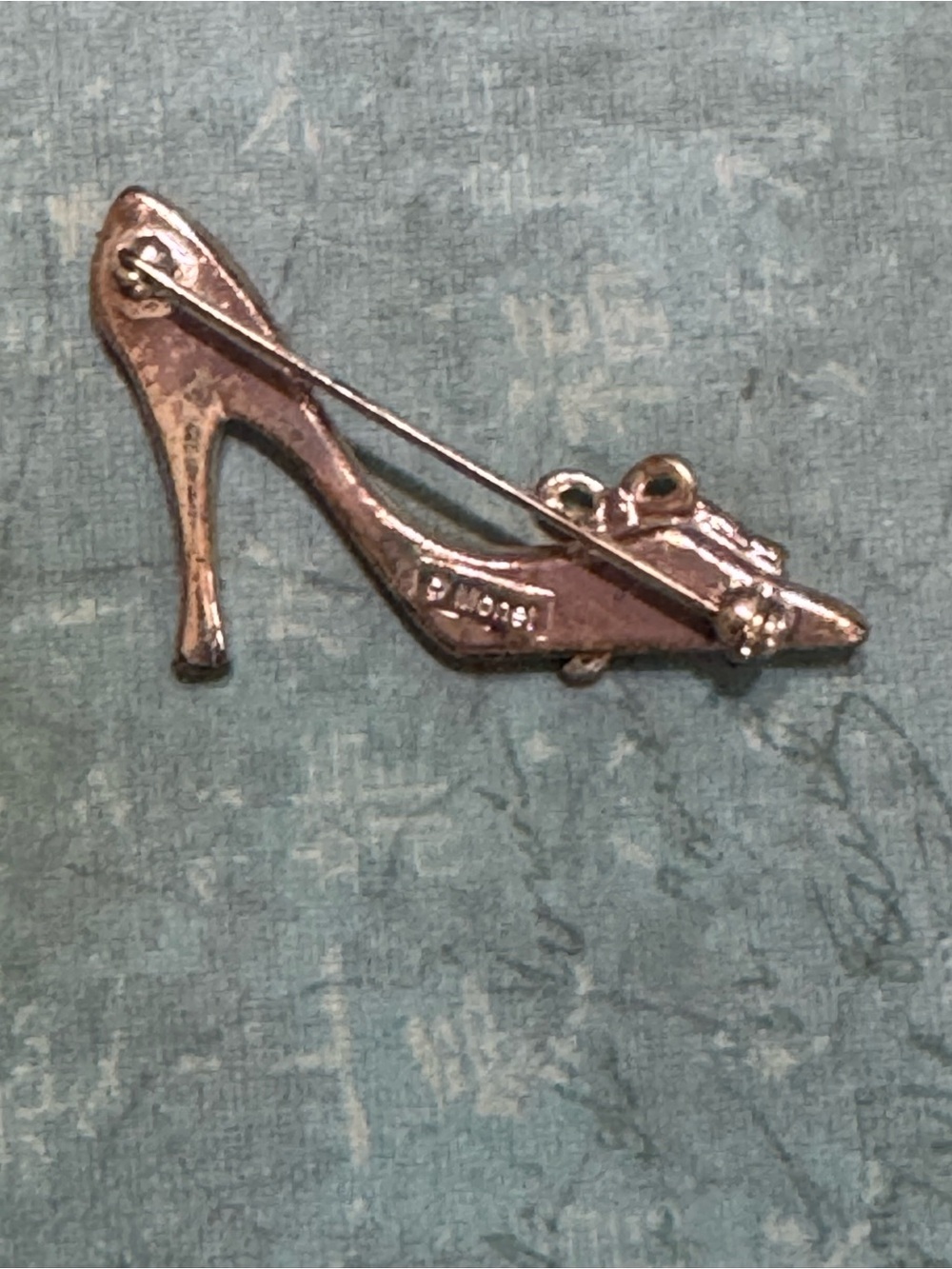 FOUR DAMAGED BROOCHES - Picture 13 of 15